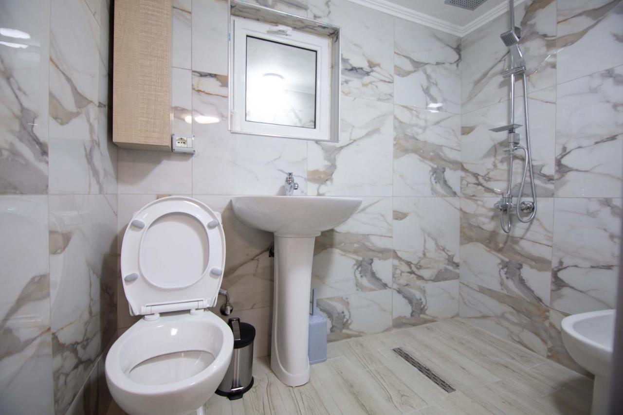Hotel Vila Lika Korce Esterno foto