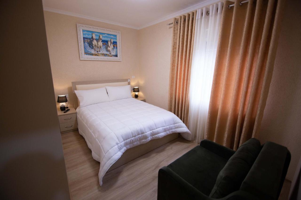 Hotel Vila Lika Korce Esterno foto
