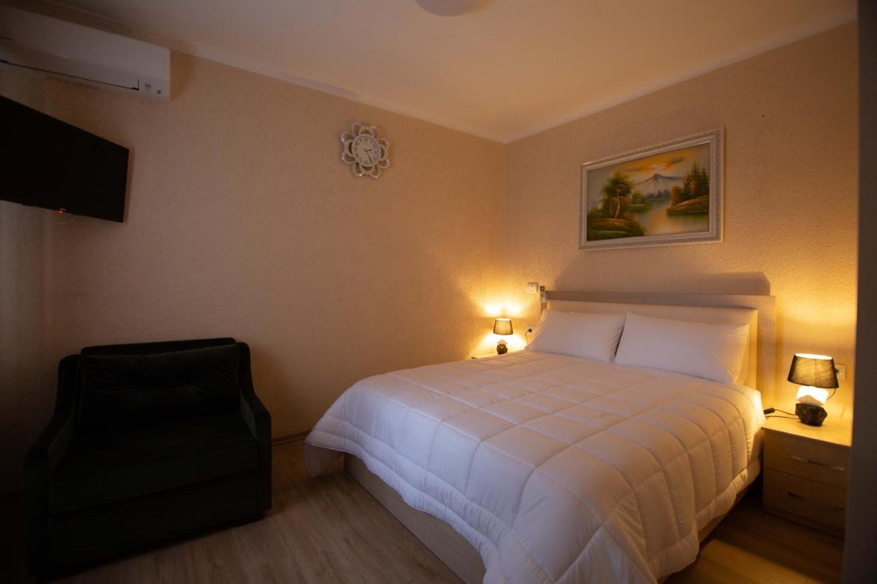 Hotel Vila Lika Korce Esterno foto