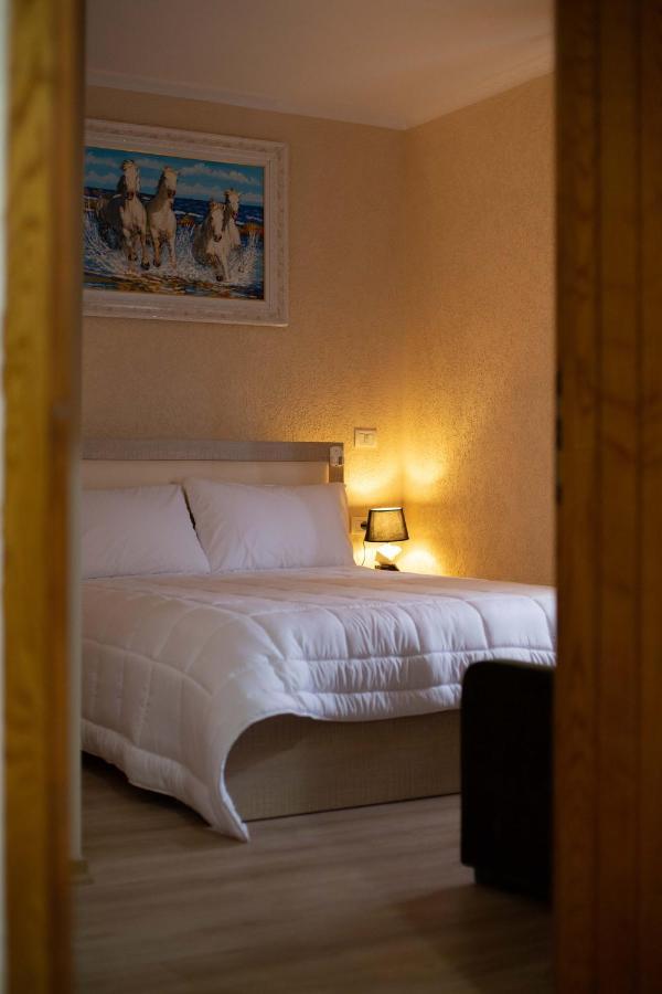 Hotel Vila Lika Korce Esterno foto