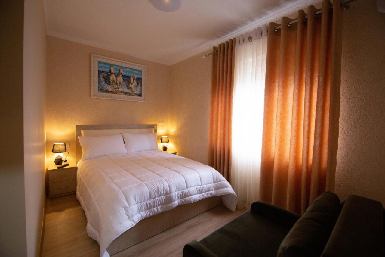 Hotel Vila Lika Korce Esterno foto