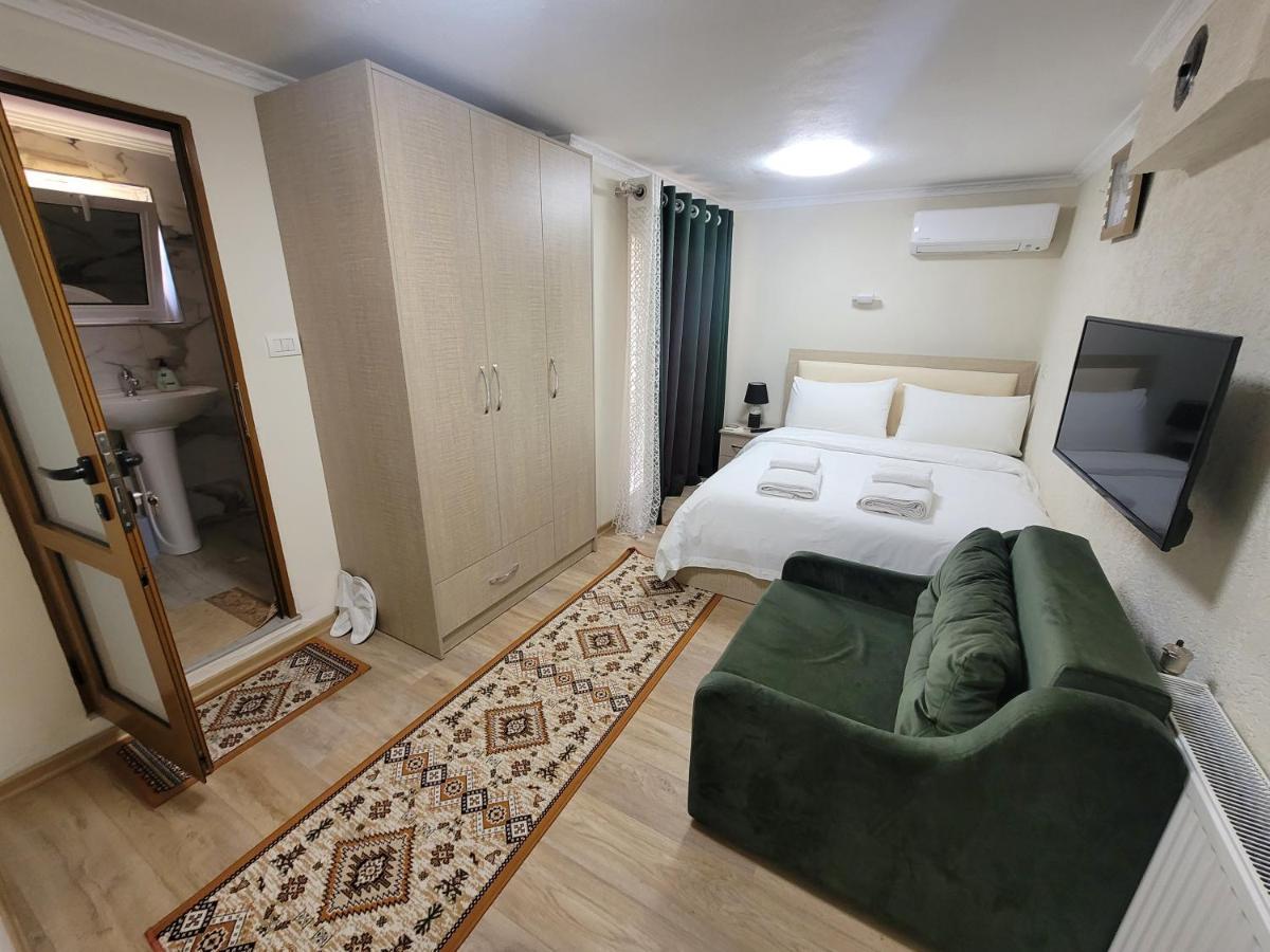Hotel Vila Lika Korce Esterno foto